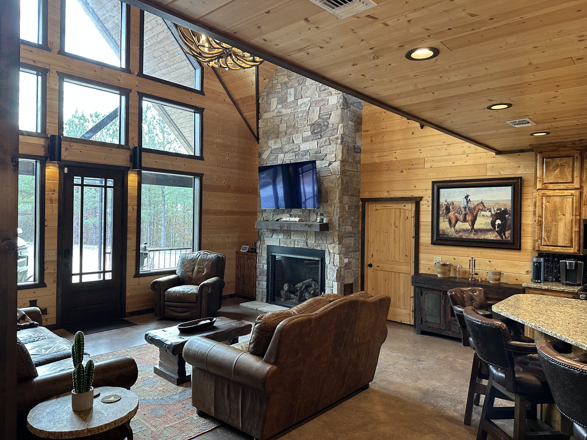 Cathedral windows in the great room — Mack Mountain Lodge