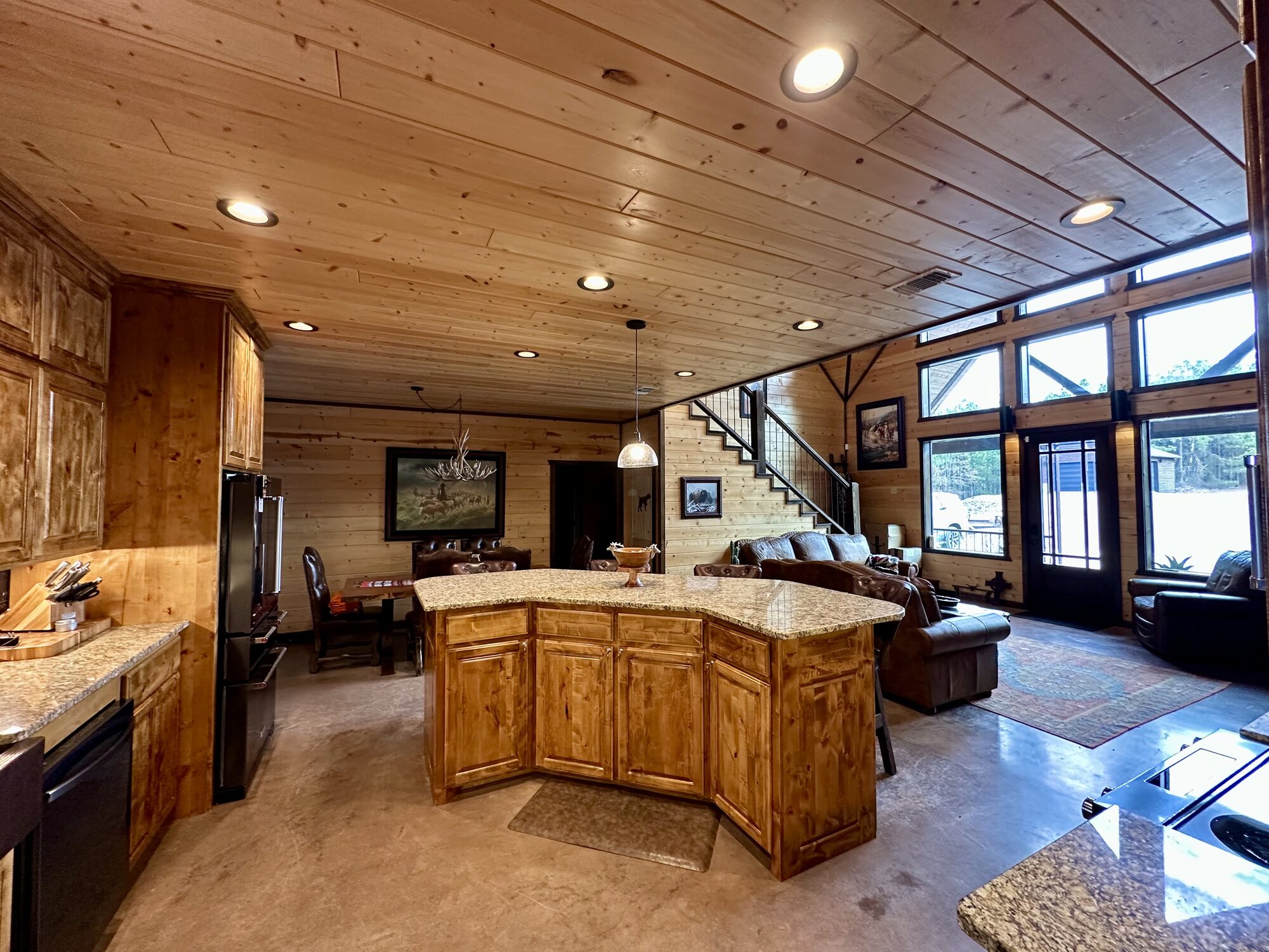 Open living and kitchen — Mack Mountain Lodge